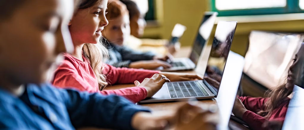 Students_on_computers